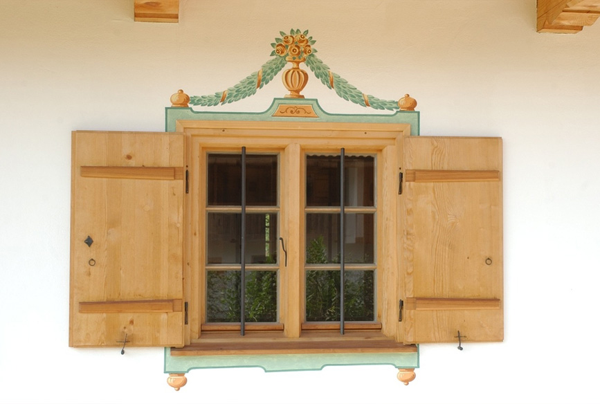 Denkmalgeschütztes Bauernhaus am Tegernsee - Fenster Malerei